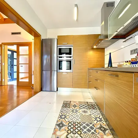 Villa Beautiful 5-bed In Playa Blanca (Lanzarote)