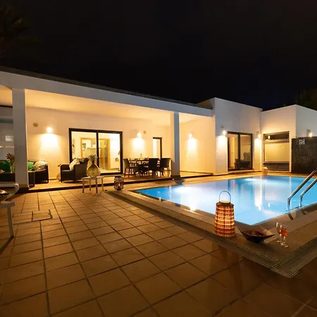 Beautiful 5-bed In * Playa Blanca (Lanzarote)
