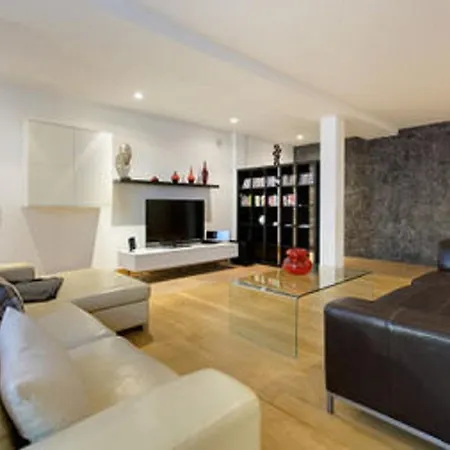 Vila Sleeps 6 With Sauna