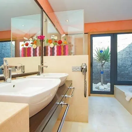 Vila Sleeps 6 With Sauna