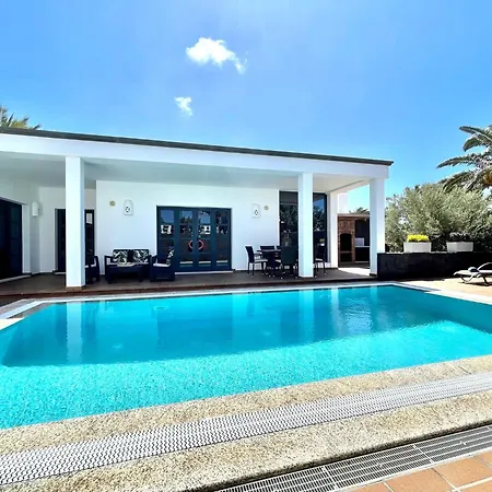 Sleeps 6 With Pool Private & Sauna * Playa Blanca (Lanzarote)