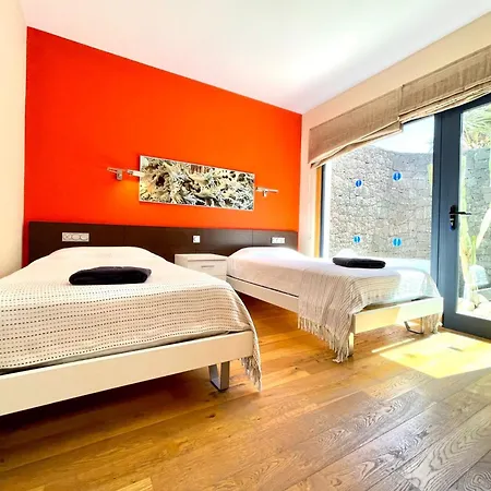 Sleeps 6 With Sauna *