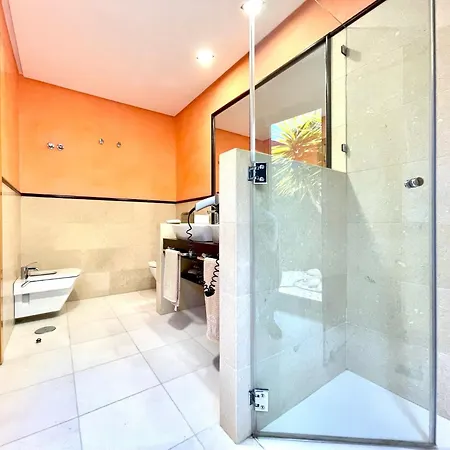 Sleeps 6 With Sauna Vila *