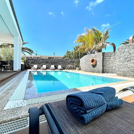 Sleeps 6 With Sauna Vila *