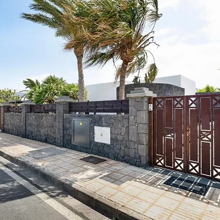 Villa Sleeps 6 With Pool Private & Sauna Playa Blanca (Lanzarote)