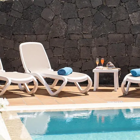 Sleeps 6 With Pool Private & Sauna Villa