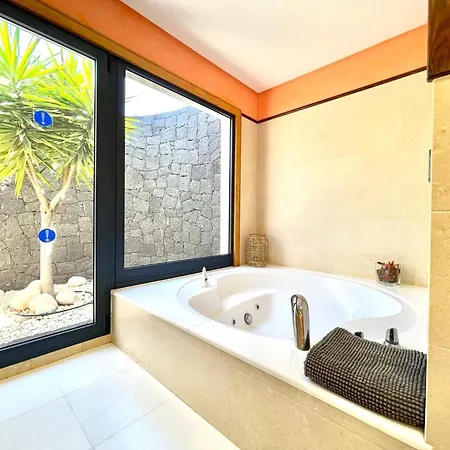 Vila Sleeps 6 With Pool Private & Sauna Playa Blanca (Lanzarote)
