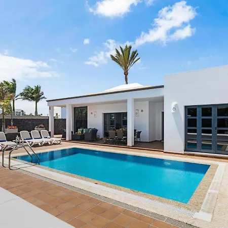 Vila Sleeps 6 With Pool Private & Sauna *